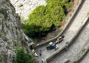 Capri, corsa in moto in via Krupp per quattro turisti argentini