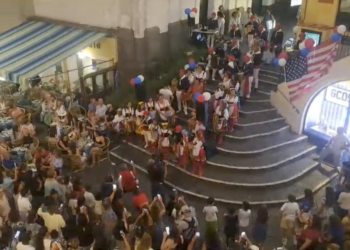 Capri: Grande cerimonia in Piazzetta per la festa del 4 Luglio (Video)