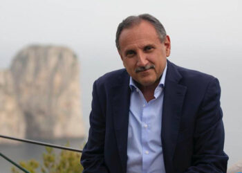 Il sindaco Lembo: “totale disappunto per l’autorizzazione al tour Capri by night da Sorrento”