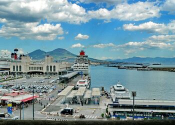 Molo Beverello: Fermata metro al porto, Atex: «Turisti agevolati»