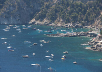 Capri, Tar sospende ordinanza su attracchi commerciali