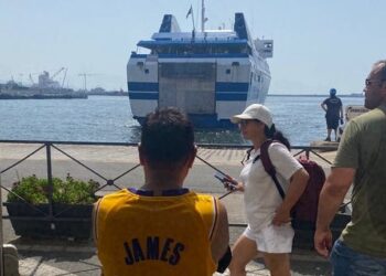 Il sindaco di Capri, scrive alle autorità preposte per garantire posti ai residenti sugli aliscafi, anche l’UNC ha inviato la sua protesta