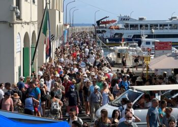 Capri: Un gruppo di cittadini lancia l’appello per regolamentare i flussi turistici sull’isola