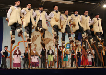 Anacapri internazionale con il folklore dei cinque continenti