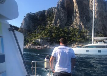 Guardia Costiera di Capri – Controlli serrati e tolleranza zero nelle acque dell’isola nel ponte di Ferragosto