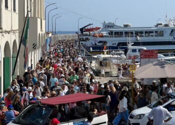 Capri-Anacapri, un’odissea bus con 90 minuti d’attesa