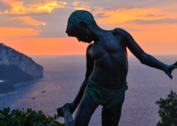 CapriArt* 2023: tre giorni di cultura queer a Villa Lysis tra reading teatrali, musica e gender claim