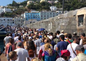 “Capri deve essere un’isola con un porto e non un porto con un’isola”.