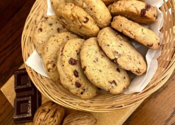 Crostatine al limone e biscotti noci e cioccolato: la pasticceria caprese rivisitata in chiave moderna