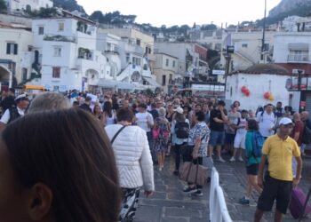 A Capri è ancora estate, intanto domenica con il Premio Malaparte