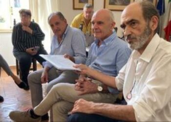 Consegnata al sindaco la prima parte della petizione “Salviamo Capri” che ha raccolto in pochi giorni circa duemila firme