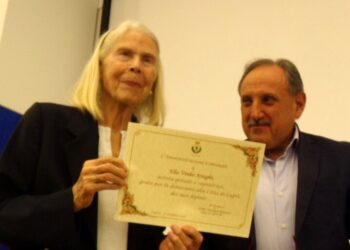 Il comune onora la scomparsa della pittrice Ella Vinke Knight