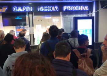Il caso a Capri del monopattino fa il boom di visualizzazioni, intanto continuano i disagi sulle vie del mare