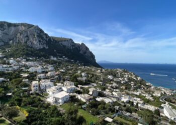 Capri, solo nove hotel aperti boom per B&B e affitti brevi