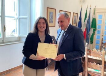 Capri, il sindaco Lembo premia la vincitrice di SanremoCantaNapoli Fabrizia Salvia