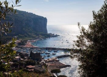 A Sorrento domani consiglio comunale, a Vico iniziative di Natale, parcheggi gratis in costiera