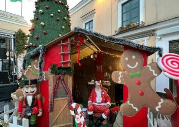 A Capri è già Natale con l’arrivo di Babbo Natale nella Piazzetta