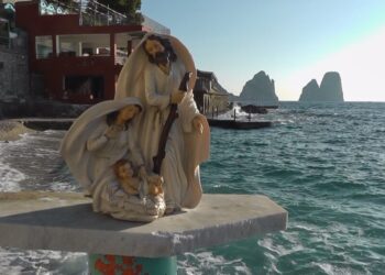 A Capri stop collegamenti e bus per Natale, a Marina Grande il presepe vivente
