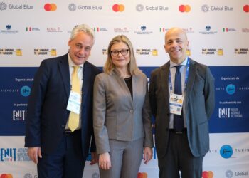 Shopping Tourism, gli americani spingono la crescita in Italia, Capri nella top ten ma superata da Bologna e Genova