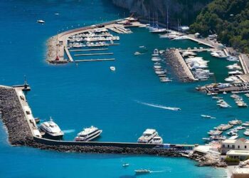 Allarme Federalberghi isola di Capri sulla capienza dei nuovi aliscafi