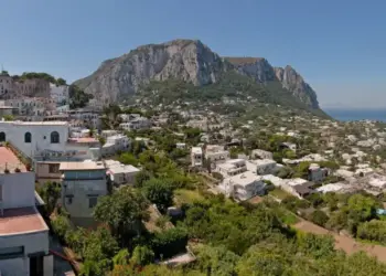 Turismo e lusso, Capri “avverte” Taormina: occhio alla commedia
