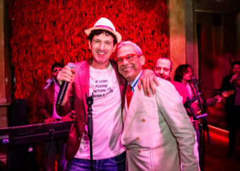 ANEMA E CORE LIVE SHOW ALLA FASHION WEEK DI MILANO PER LA SFILATA- EVENTO DI ISAIA