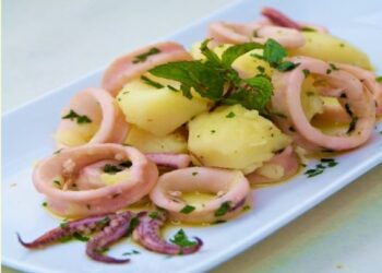 Un evergreen di Natale: totani e patate nella doppia versione “bianca” e “rossa”