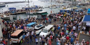 La misura anticaos Capri, raddoppia la tassa di sbarco: cinque euro a turista