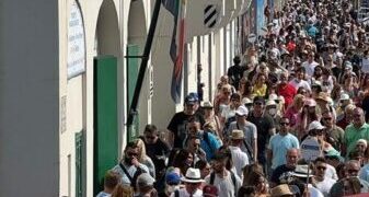 La misura anticaos Capri, raddoppia la tassa di sbarco: cinque euro a turista