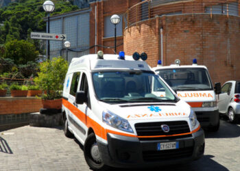 Ambulanza ferma, giovane salvata a Capri dai vigili del fuoco