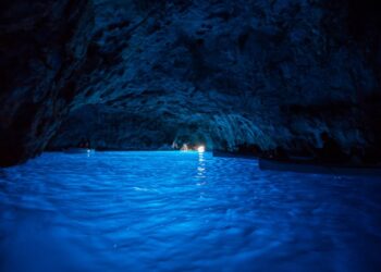 Capri, nella Grotta Azzurra recuperato reperto dell’era di Augusto e Tiberio (Photogallery)