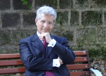 Viaggio sentimentale di un uomo tra Napoli e Capri,  il libro «L’azzurro dentro» di Raffaele Messina presentato a Napoli martedì 5 marzo