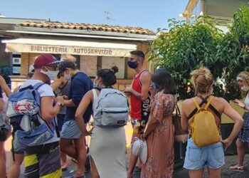 A Capri i bus tornano alla normalità, “garantire gli stipendi e programmare il servizio in maniera adeguata”