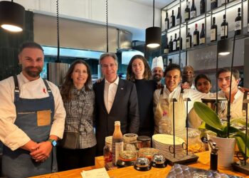 Antony Blinken relax post incontri del G7 tra ravioli e cacio e pepe