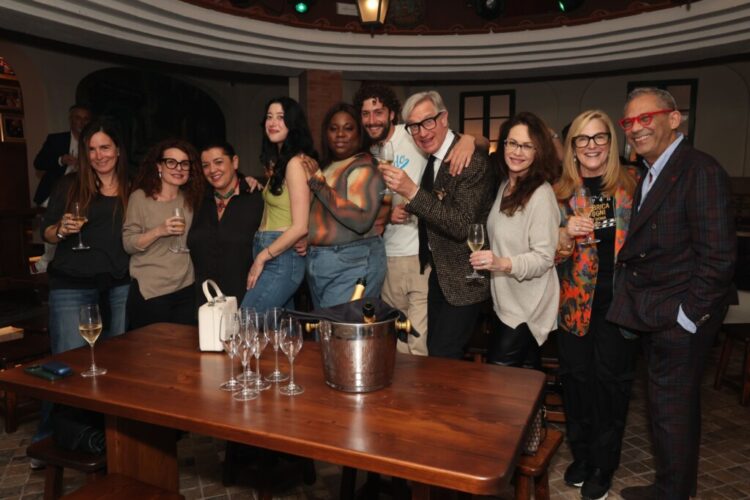 Elena Sofia Ricci, Paul Feig ed Alex Newell si scatenano alla Taverna Anema e Core