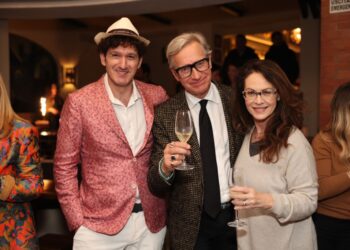 Elena Sofia Ricci, Paul Feig ed Alex Newell si scatenano alla Taverna Anema e Core