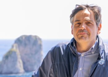 Capri, il chirurgo si candida con l’annuncio in video-social