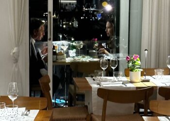 Cena a lume di candela per Blinken e la moglie a Capri, al Pulalli il ristorante sito nella torre campanaria in piazzetta