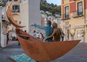 A Capri boom di turisti e successo in piazzetta per le opere d’arte
