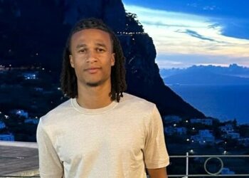 Capri, i vip scelgono l’isola azzurra come meta vacanziera preferita tra cinema e calcio (Gallery)