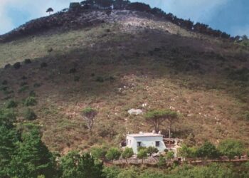 Con gli Amici di Cetrella ad Anacapri aperture straordinarie di Casa Mackenzie, concorsi per studenti e oggi mese Mariano nella chiesetta