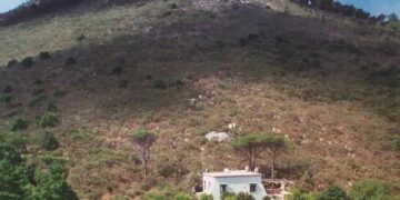 Con gli Amici di Cetrella ad Anacapri aperture straordinarie di Casa Mackenzie, concorsi per studenti e oggi mese Mariano nella chiesetta