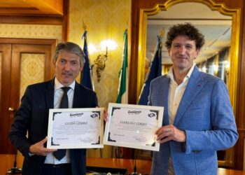 Premio Eccellenze Campane: il Consigliere Regionale Pellegrino consegna riconoscimento a Gianluigi Lembo (Video)