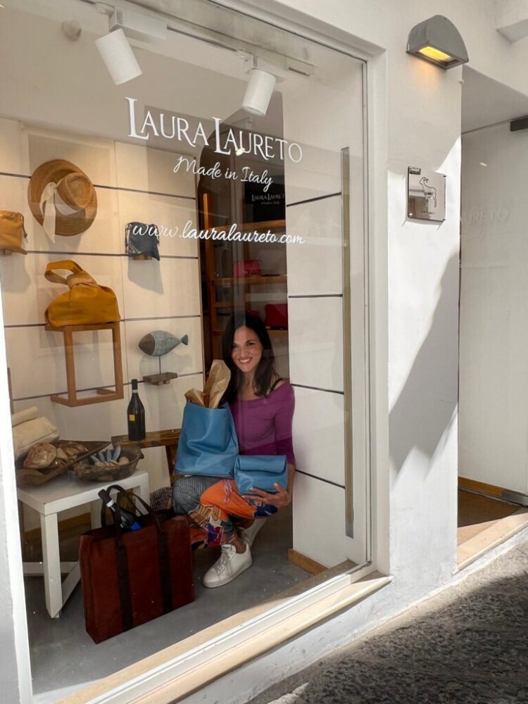 Capri: Laura Laureto dopo Cortona apre un nuovo spazio nell’Isola Azzurra in Via Longano