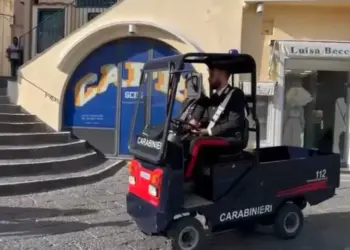 Le mini auto dei carabinieri e ambulanze sull’isola di Capri
