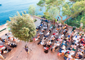 2.Le Conversazioni_Piazzetta Tragara_ ph Steve Bisgrove