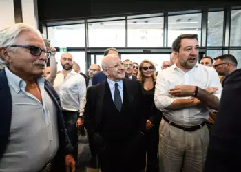 Nuovo porto aliscafi Napoli ancora chiuso dopo visita Salvini