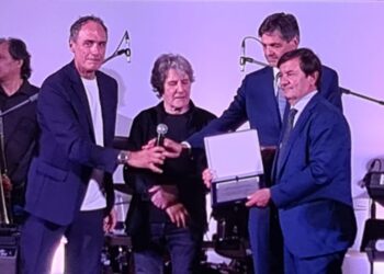 Prima edizione di Capristars: al Quisisana consegnato il premio alla carriera a Fausto Leali