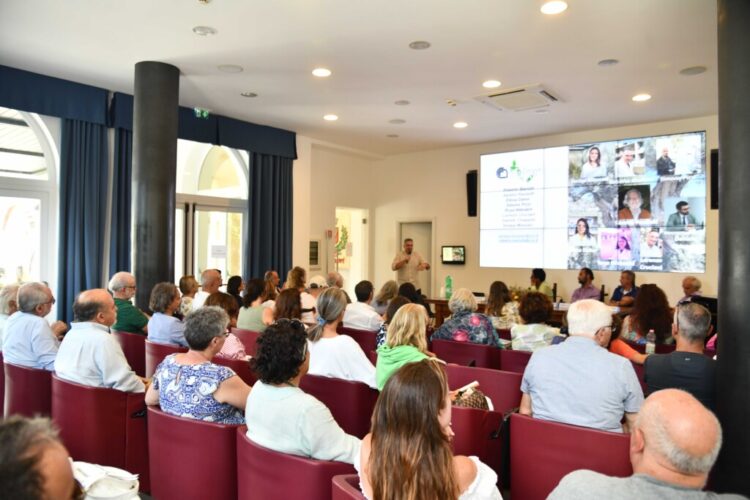 Anacapri: Grande partecipazione ed interesse al convegno de L’Oro di Capri con i ricercatori del CNR sugli ulivi secolari dell’isola