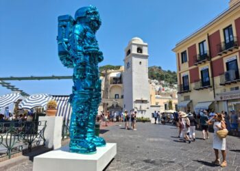 Filippo Tincolini a Capri con l’astronauta «Fuori misura, nella misura»